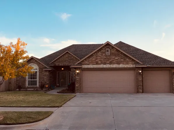 616 SW 28th St, Moore, OK 73160