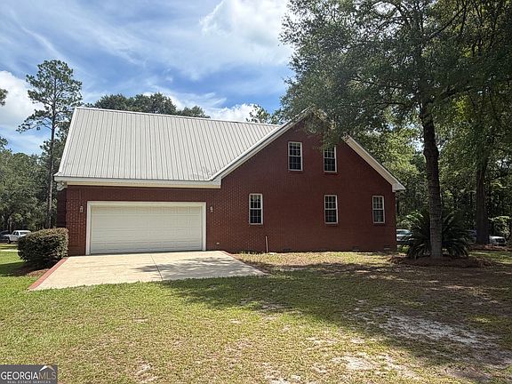 4th image of 24 Peterson Ln
