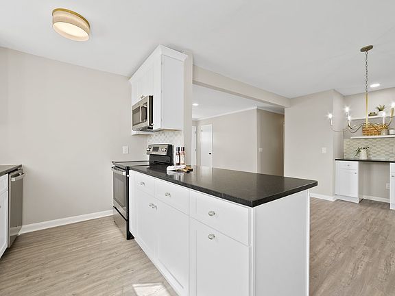 3rd image of 3804 Lunn Dr