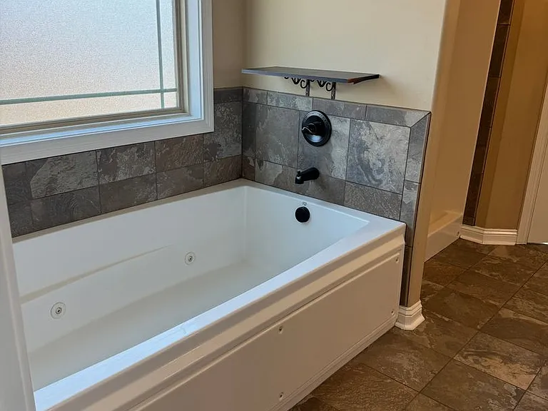 1701 Winterhaven Ct — Photo 16