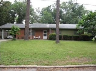 10 Azalea Dr, Mary Esther, FL 32569
