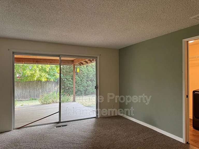 1440 NW Meadowgreen Pl — Photo 27