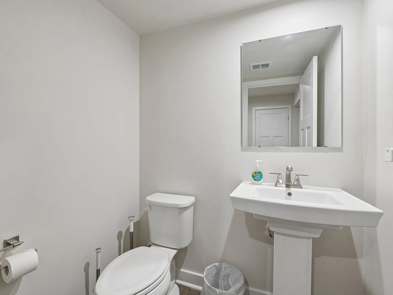 3 bed, 2.5 bath, 1688 sqft, $4,000 — Photo 1