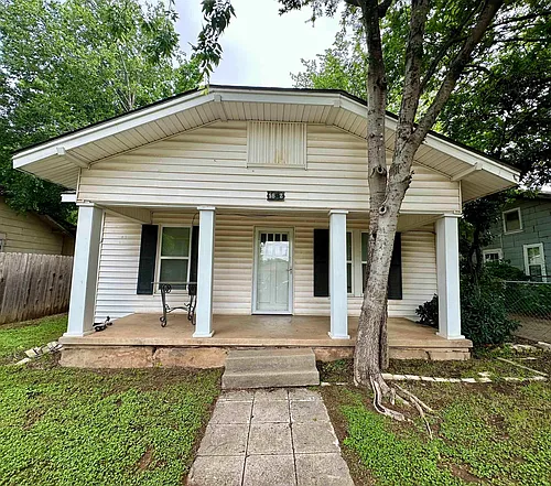 1602 Cole St Photo 1