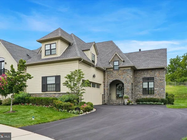 6060 Creekside Dr, Flourtown, PA 19031