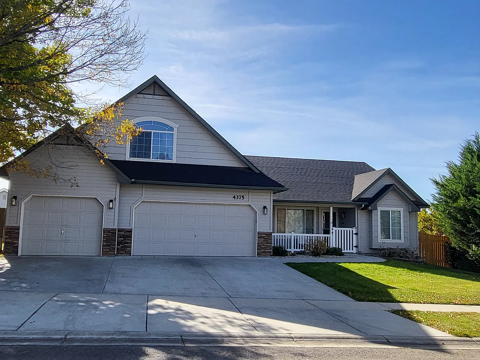 4 bed, 1820 sqft, $2,300 — Photo 2