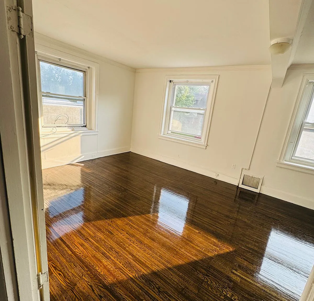 5 bed, 2.5 bath, 3500 sqft, $3,200 — Photo 1