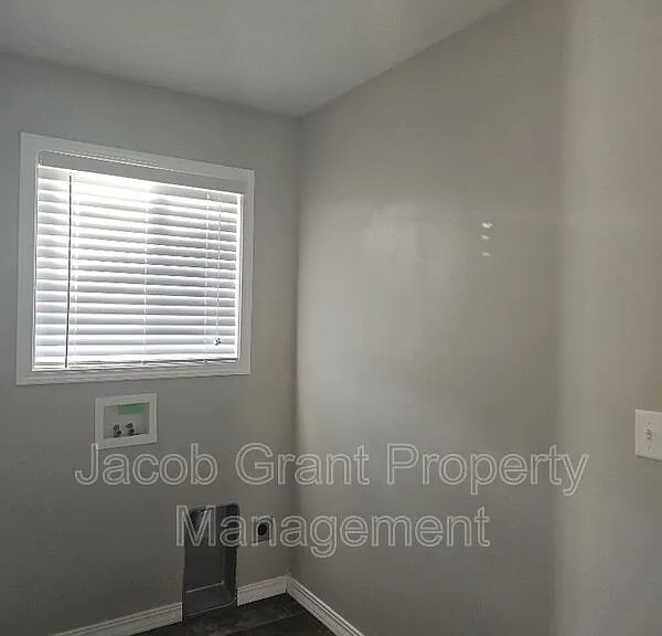 2825 N Sunlight Dr — Photo 16