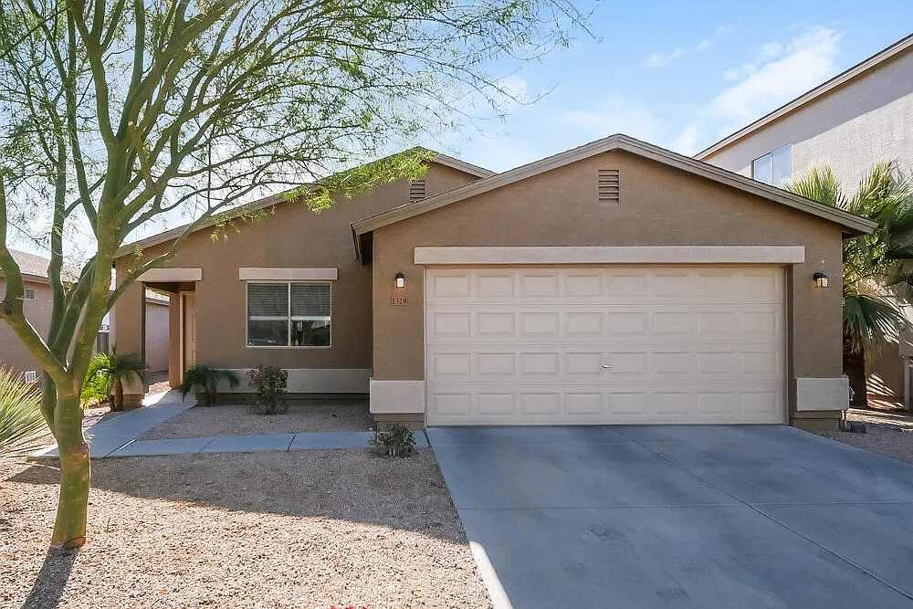3 bed, 2.0 bath, 1441 sqft, $1,795 — Photo 1