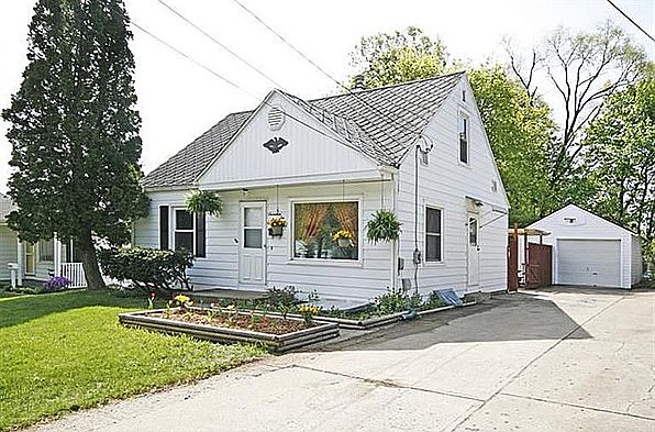 1st image of 1710 Roseland Ave