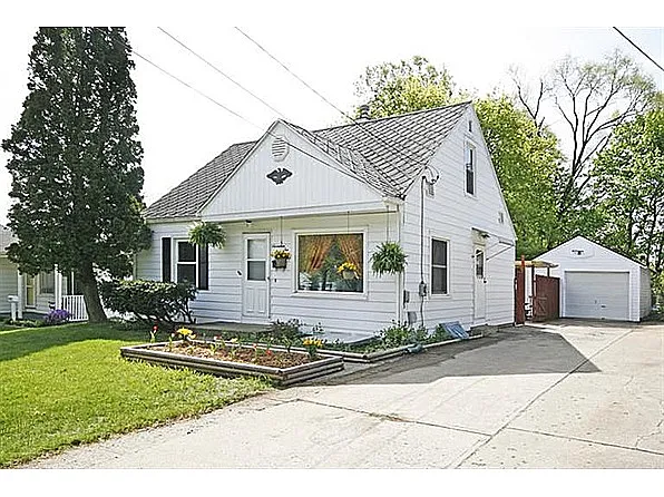 1710 Roseland Ave photo 1