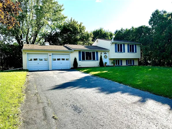 1669 Erie Station Rd, Henrietta, NY 14467