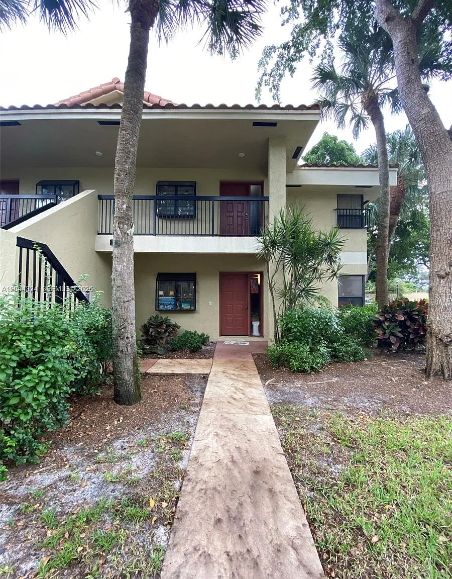 Centerpointe Condo — Photo 1