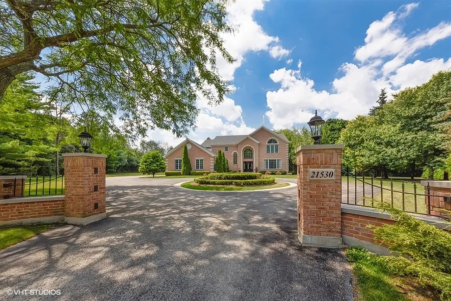 21530 Cambridge Dr photo 1