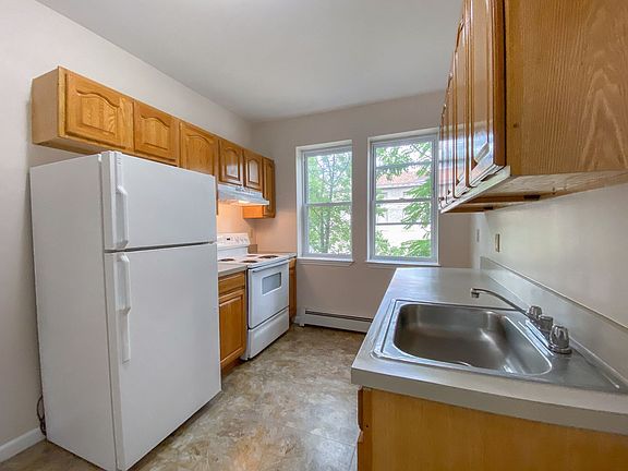 3rd image of 162-164 Ward St #201
