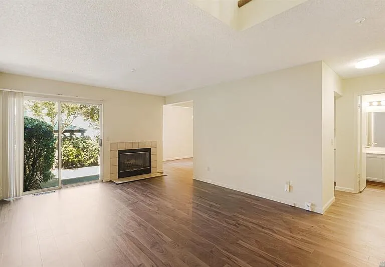 7 Meridian Cir — Photo 5