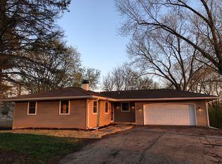 135 Indian Ln, Carpentersville, IL 60110