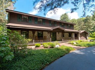 570 Greentree Ln NE, Ada, MI 49301