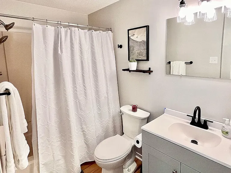 Private full bathroom located on the 2nd floor.
