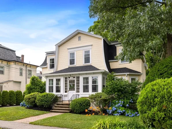 34 Washington St, Reading, MA 01867