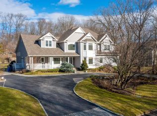 19 Farmington Ln, Melville, NY