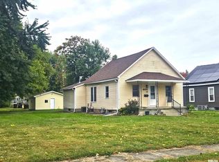 449 9th St, Lincoln, IL 62656