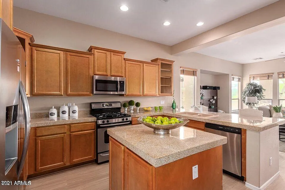 2 bed, 2.5 bath, 2336 sqft, $3,450 — Photo 4