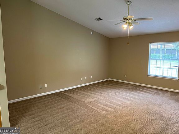 3rd image of 204 Old Pond Dr
