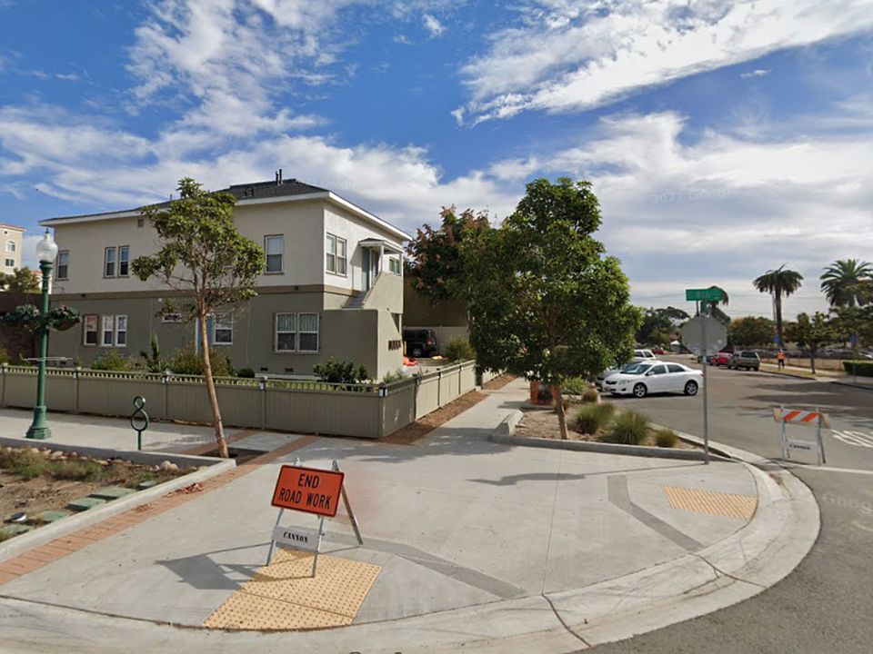1st image of 811-819 C Ave