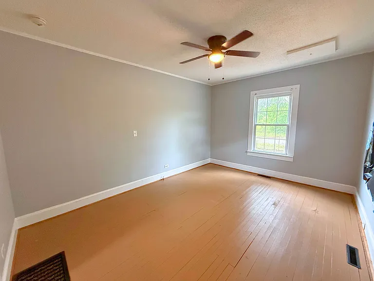 216 Lester Ave — Photo 8