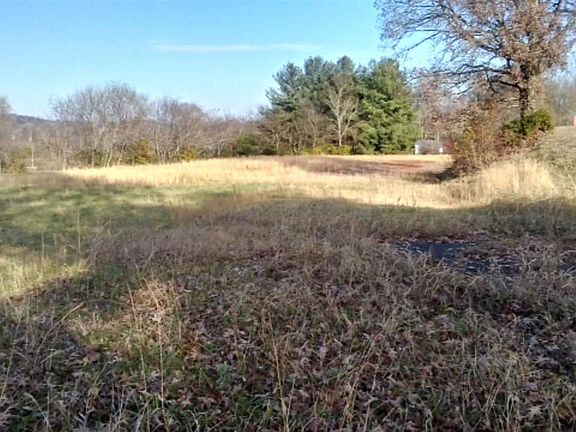 4th image of Lakeview Dr