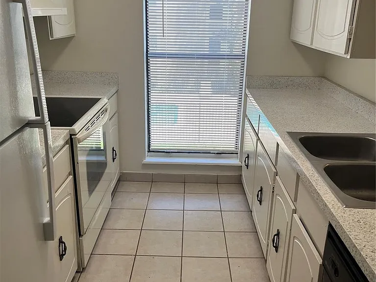 3874 S Fraser St #P05 — Photo 5