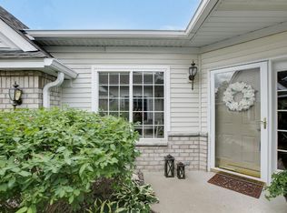 18386 Cattail Ct, Eden Prairie, MN 55346