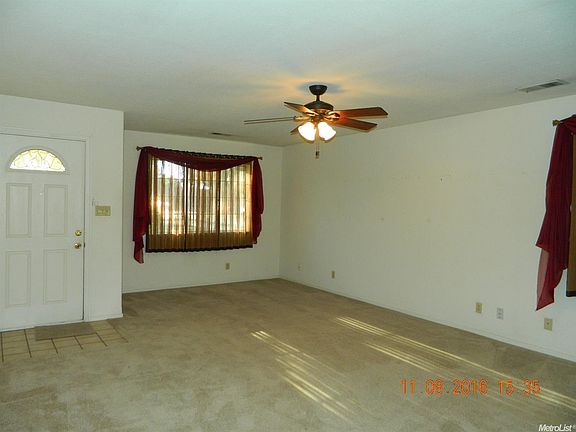 3rd image of 19790 N Oak St