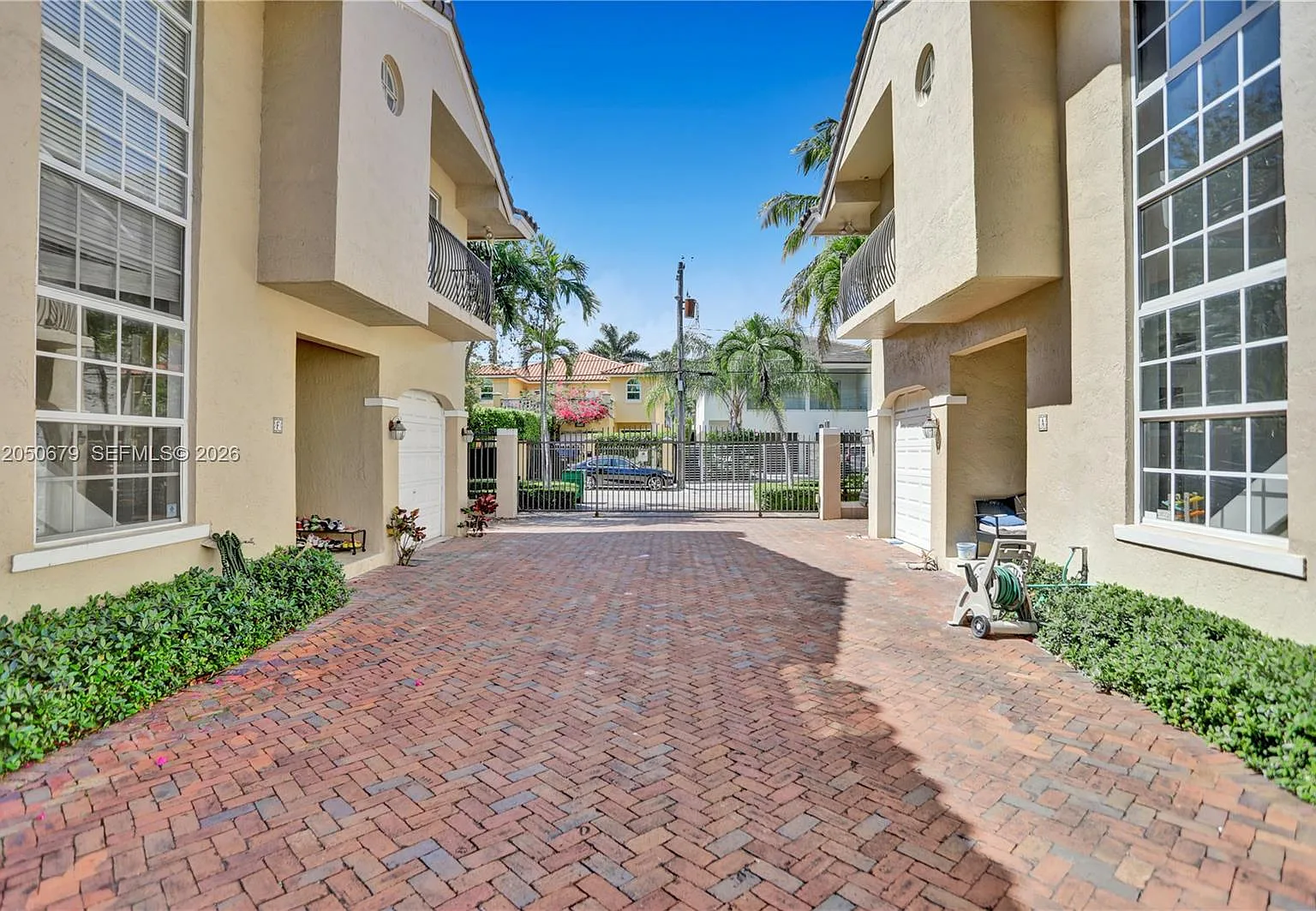 3 bed, 1220 sqft, $6,150 — Photo 3