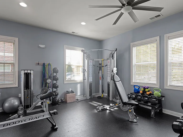 Mount Victor Olde Towne Luxury Apartments — Photo 10