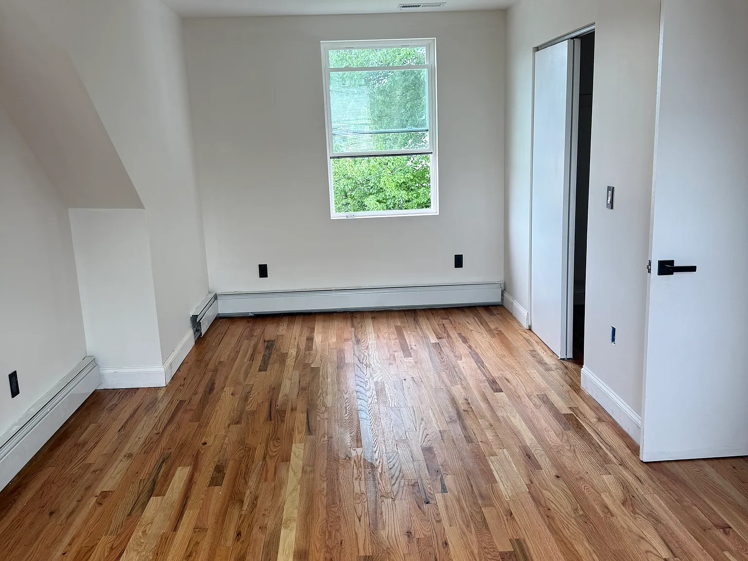 4 bed, 1900 sqft, $4,200 — Photo 3