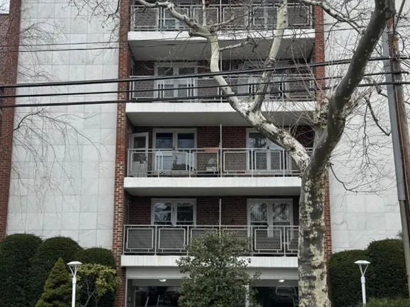 100 Brooklyn Avenue #3L, Freeport, NY 11520