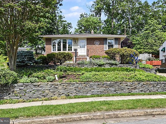 2nd image of 204 Elpin Dr W