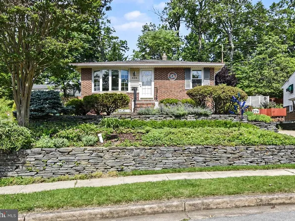 204 Elpin Dr W, Catonsville, MD 21228