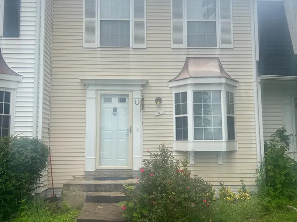 4 Harbert Ct, Sterling, VA 20165