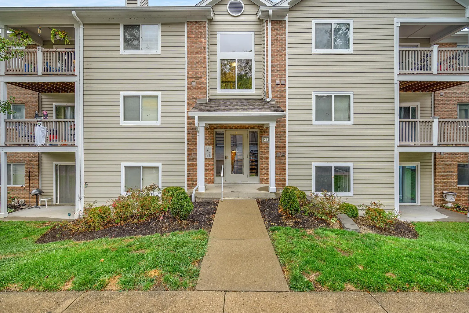 380 Timber Ridge Dr Unit 4 photo 1