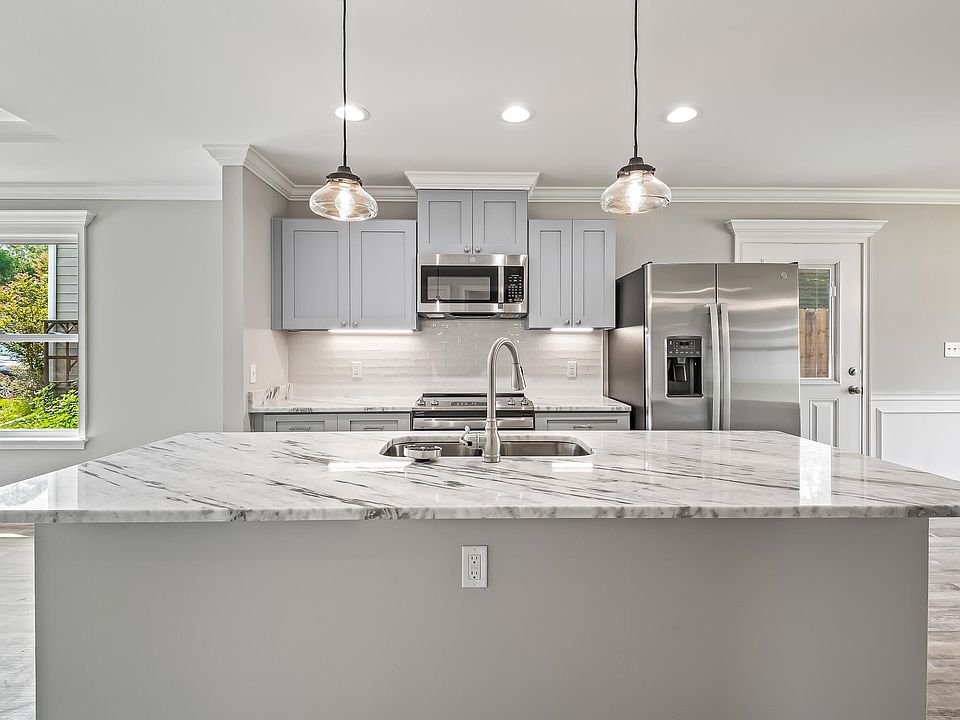 1st image of 7 Stanley Dr