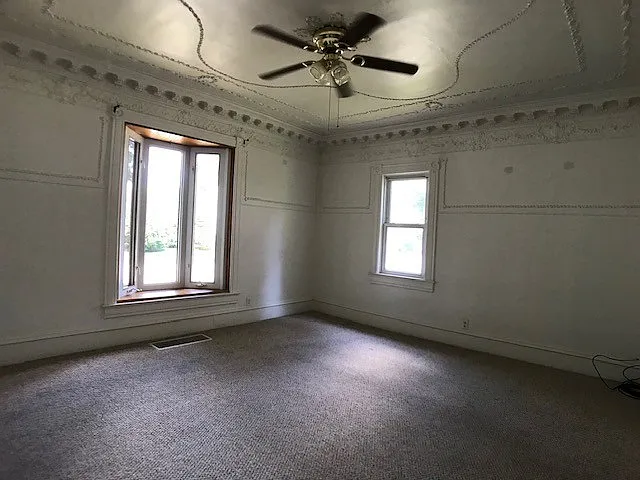 113 W Dewey St — Photo 2