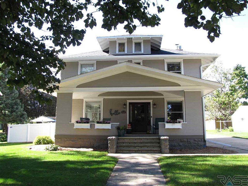 1st image of 411 N Kniss Ave