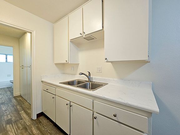 5th image of 325 Parkett Ln APT 21