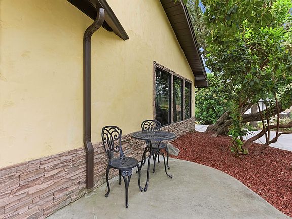 5th image of 32339 Fairway Drive