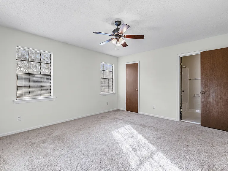Fairfax Manor Townhomes — Photo 16