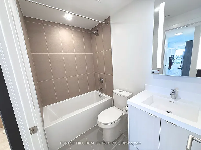 60 Central Park Dr #2504 — Photo 8