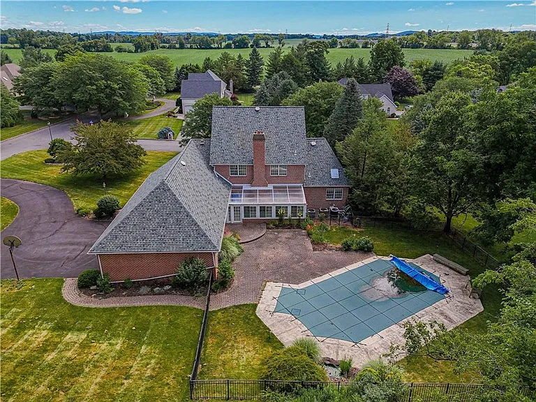 3475 Manor Rd — Photo 18